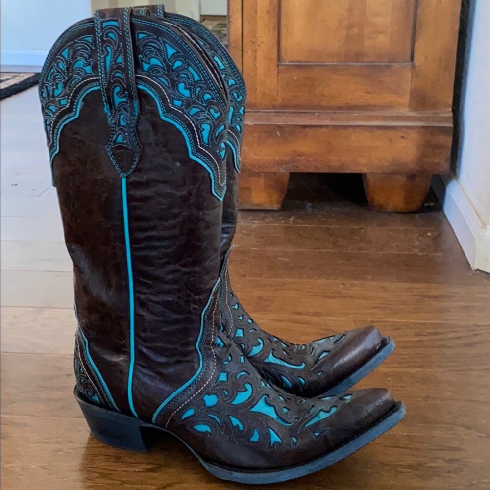 Used Ariat boots